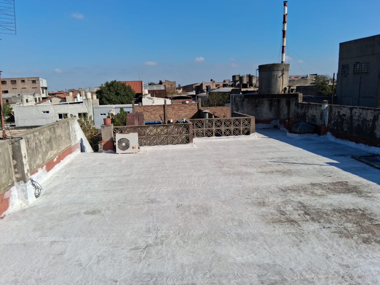 CASA DE 3 AMBIENTES EN PLANTA ALTA CON GALPON DE 260M2