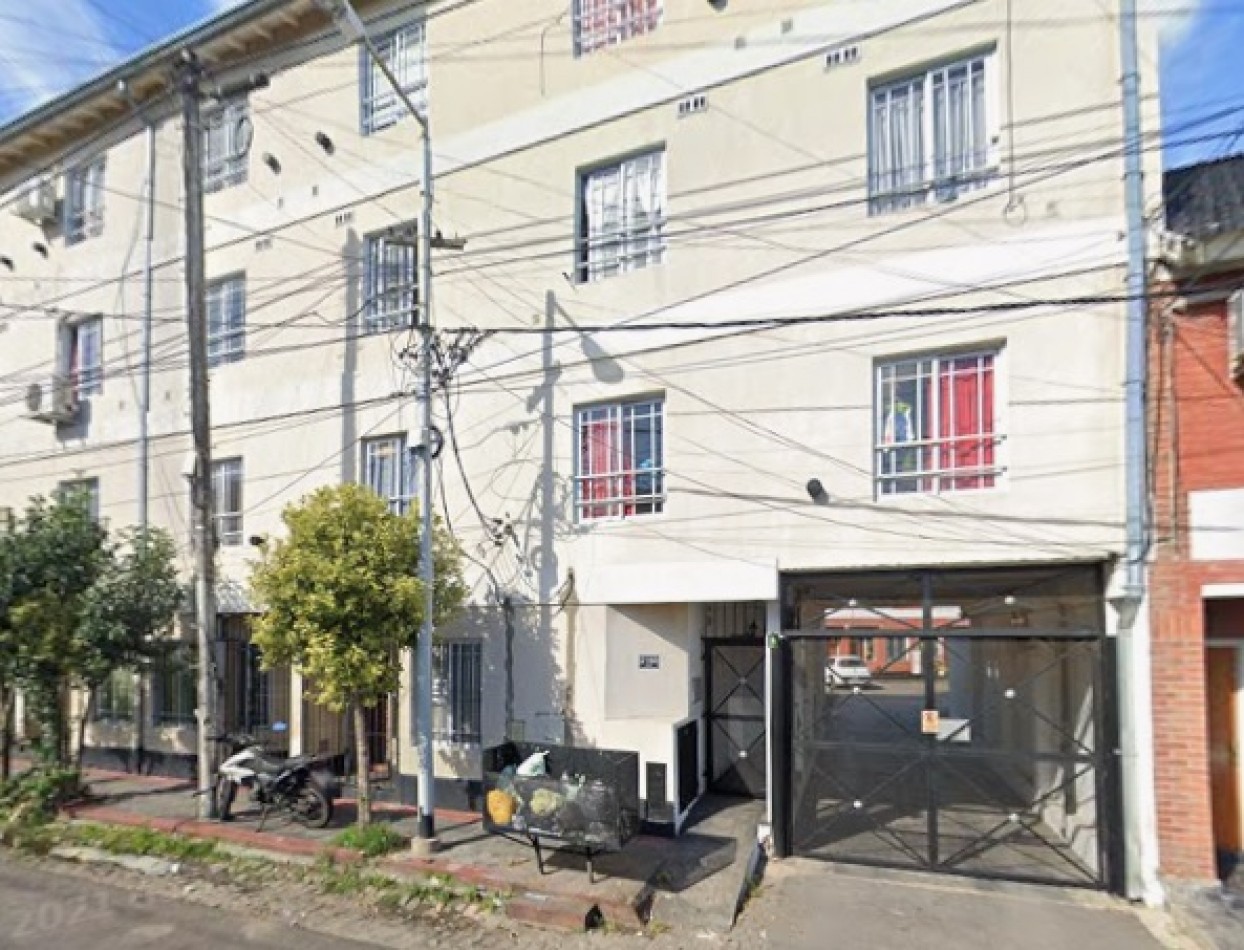 DUPLEX DE 3 AMBIENTES, EN 2° PISO AL FRENTE.