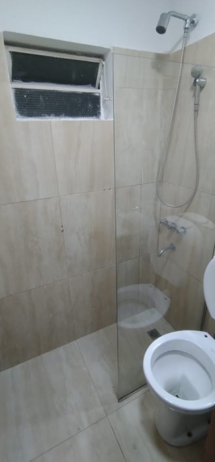 Chalet de 3 Ambientes con cochera y fondo libre.