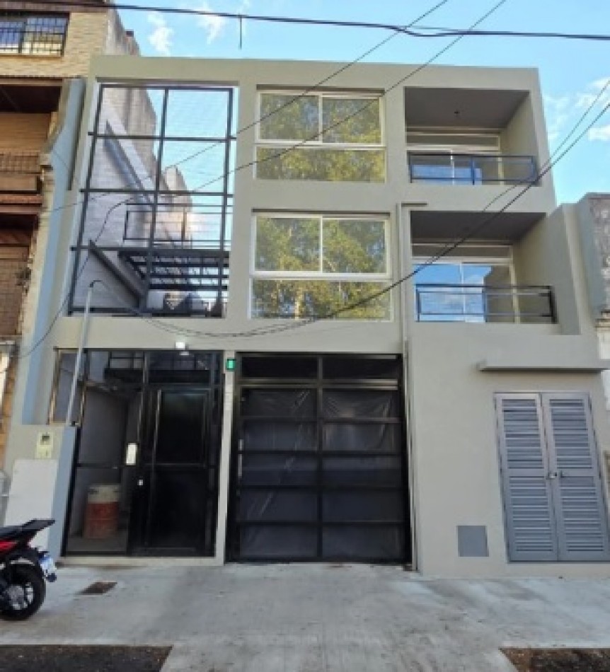DEPARTAMENTO MONOAMBIENTE EN 1ER PISO AL CONTRA FRENTE, A ESTRENAR. EXCELENTE UBICACION.