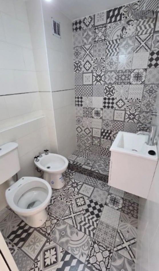 DEPARTAMENTO MONOAMBIENTE EN 1ER PISO AL CONTRA FRENTE, A ESTRENAR. EXCELENTE UBICACION.