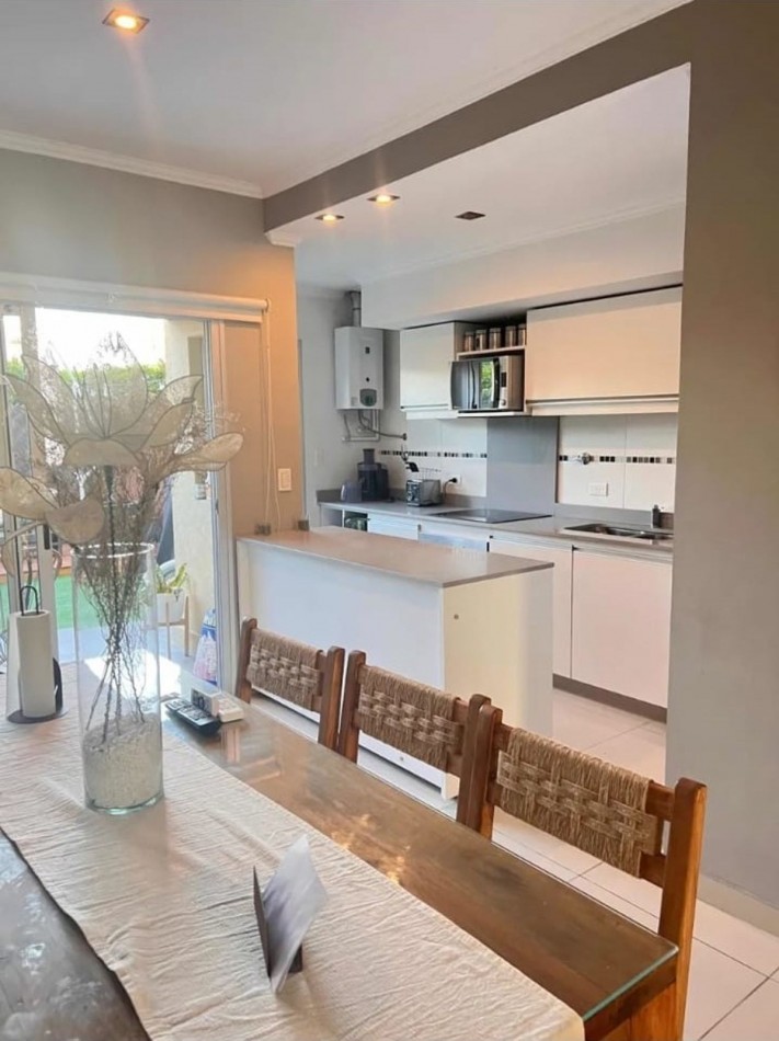 EXCELENTE DUPLEX DE 4 AMBIENTES AL FRENTE SOBRE LOS LOTES EXTERNOS DEL BARRIO NUEVO QUILMES.