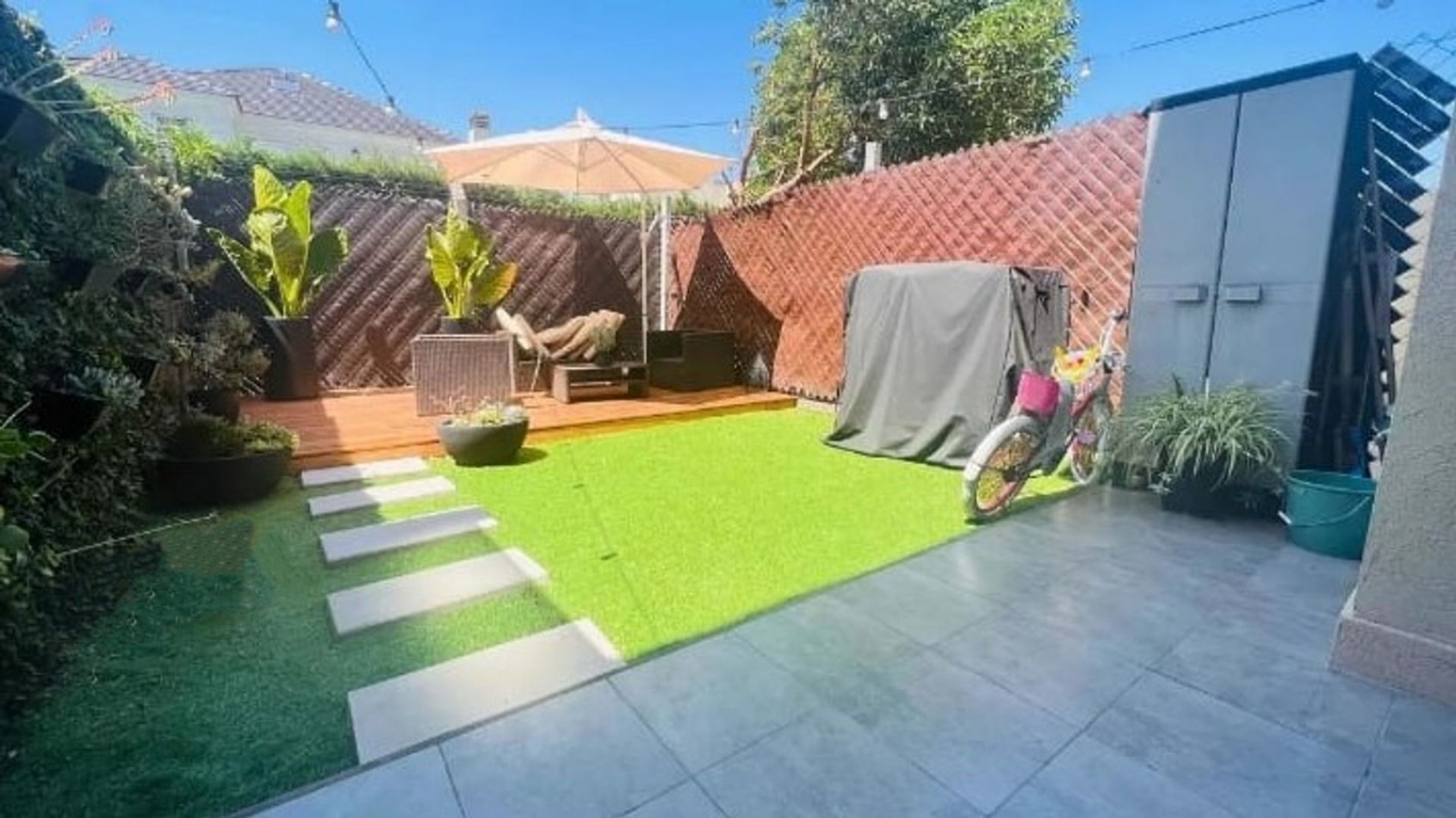 EXCELENTE DUPLEX DE 4 AMBIENTES AL FRENTE SOBRE LOS LOTES EXTERNOS DEL BARRIO NUEVO QUILMES.