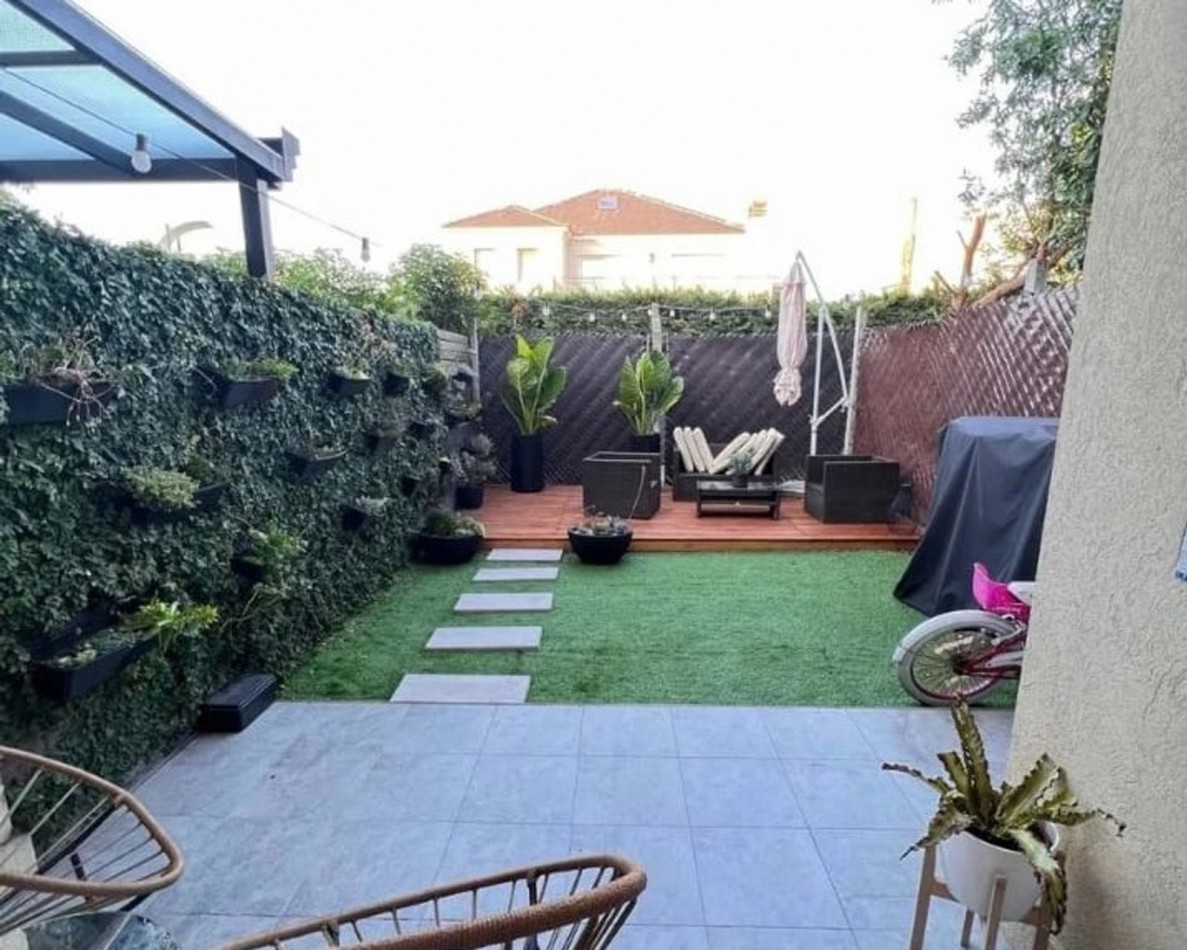 EXCELENTE DUPLEX DE 4 AMBIENTES AL FRENTE SOBRE LOS LOTES EXTERNOS DEL BARRIO NUEVO QUILMES.
