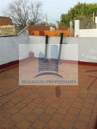 PH DE 3 AMBIENTES, CON ENTRADA INDIVIDUAL POR PASILLO, VALENTIN ALSINA, LANUS.