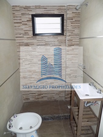 DEPARTAMENTO 2 AMBIENTES AL FRENTE CON PATIO. PLANTA BAJA, DTO A, 58M2. TEMPERLEY.