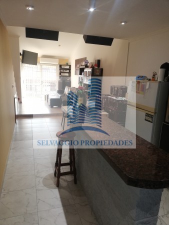EXCELENTE DEPARTAMENTO 2 AMBIENTES TIPO LOFT AL FRENTE CON BALCON. LANUS OESTE.