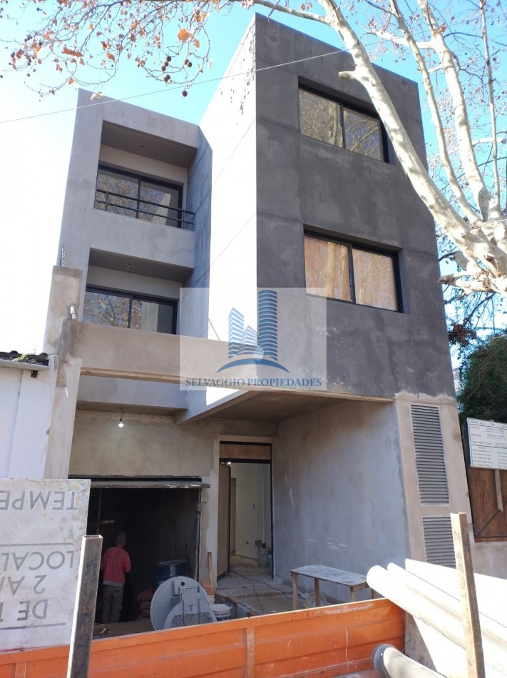 DEPARTAMENTO DE 2 AMBIENTES EN PB DTO E CON PATIO Y COCHERA, LOMAS DE ZAMORA.