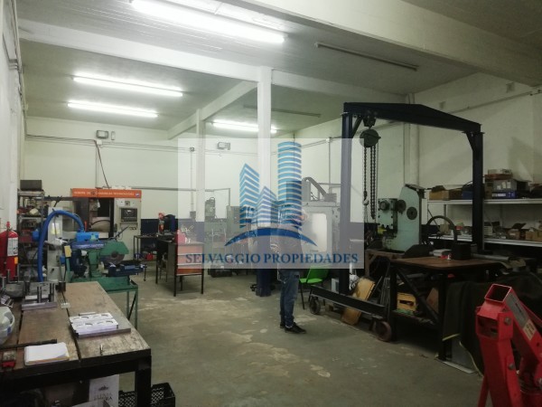 GALPON DE150 M2, CON OFICINA Y VESTUARIOS, LANUS OESTE