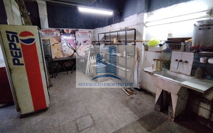 LOCAL COMERCIAL 65M2, A METROS DE LA ESQUINA, EXCELENTE UBICACION, LANUS OESTE.