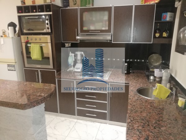 EXCELENTE DEPARTAMENTO 2 AMBIENTES TIPO LOFT AL FRENTE CON BALCON. LANUS OESTE.