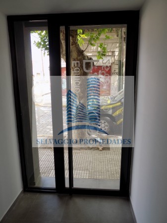 DEPARTAMENTO 2 AMBIENTES AL FRENTE CON PATIO. PLANTA BAJA, DTO A, 58M2. TEMPERLEY.