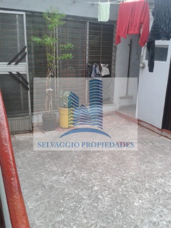 PH DE 3 AMBIENTES, CON ENTRADA INDIVIDUAL POR PASILLO, VALENTIN ALSINA, LANUS.