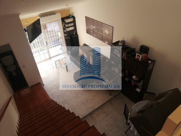 EXCELENTE DEPARTAMENTO 2 AMBIENTES TIPO LOFT AL FRENTE CON BALCON. LANUS OESTE.