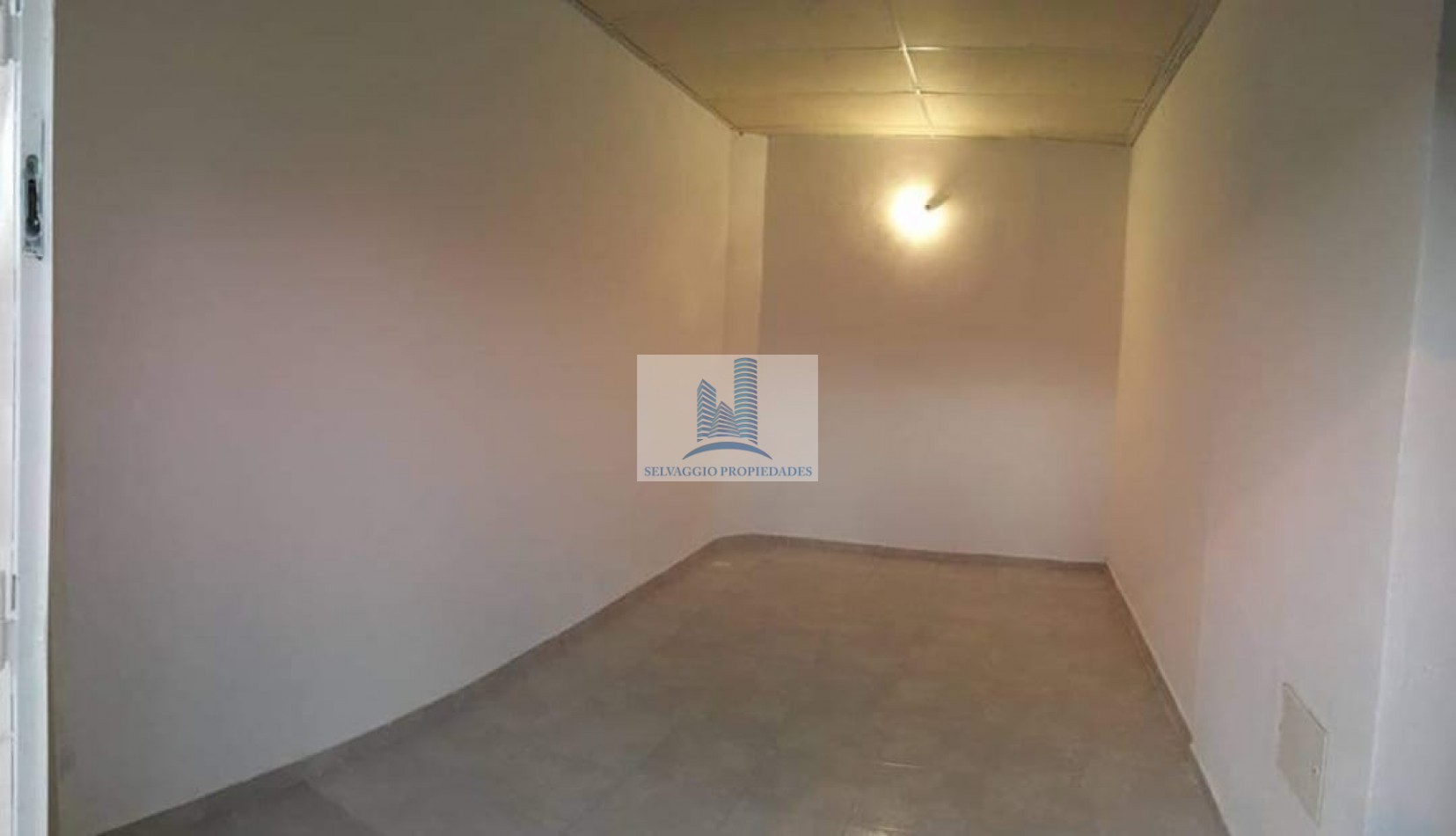 PH TIPO CASA DE 3 AMBIENTES EN PRIMER PISO AL FRENTE CON PATIO, BALCON Y COCHERA CUBIERTA. 99M2. LLAVALLOL.