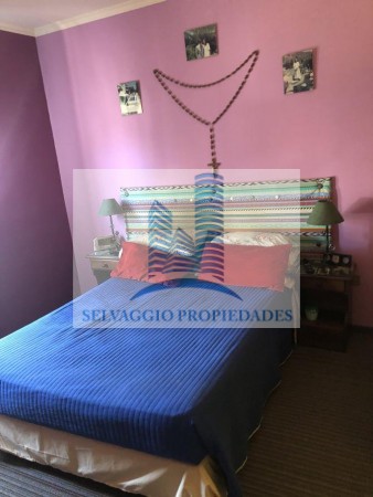 TRIPLEX DE 5 AMBIENTES,CON DOS COCHERAS, PERMUTA, AVELLANEDA.