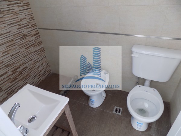 DEPARTAMENTO 2 AMBIENTES AL FRENTE CON PATIO. PLANTA BAJA, DTO A, 58M2. TEMPERLEY.