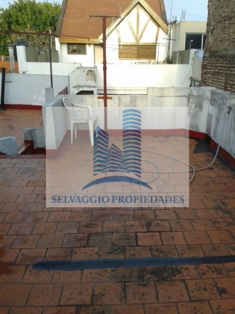PH DE 3 AMBIENTES, CON ENTRADA INDIVIDUAL POR PASILLO, VALENTIN ALSINA, LANUS.