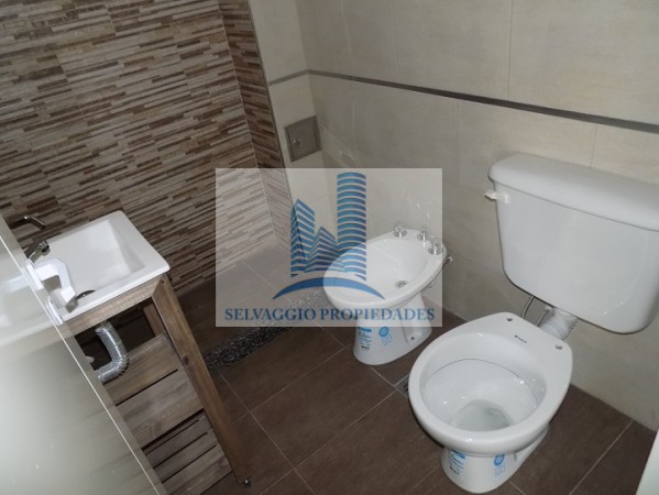 DEPARTAMENTO MONOAMBIENTE EN 2° PISO DTO E, AL FRENTE CON BALCON, TEMPERLEY.