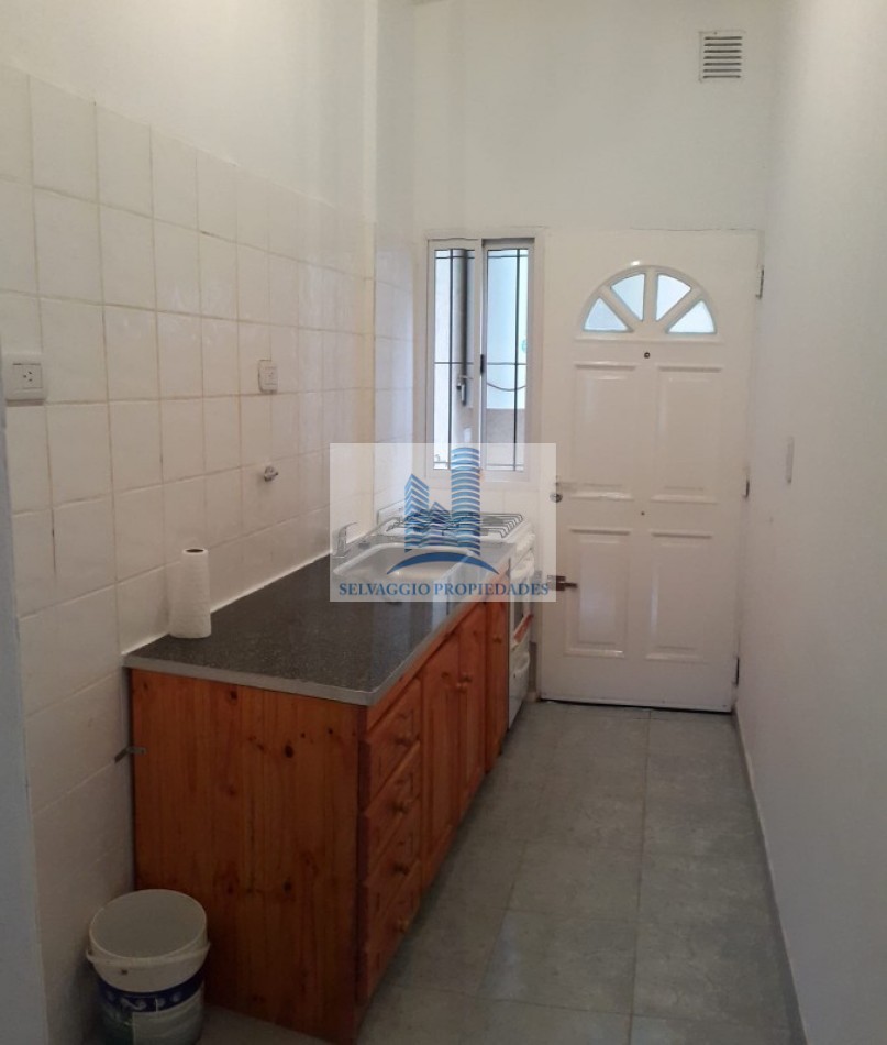 DEPARTAMENTO DE 3 AMBIENTES EN PLANTA BAJA AL FRENTE CON PATIO.73M2. LLAVALLOL.