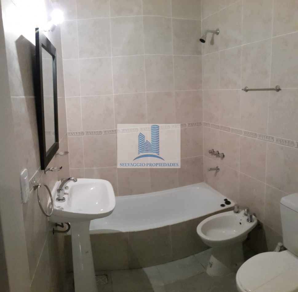 DEPARTAMENTO DE 3 AMBIENTES EN PLANTA BAJA AL FRENTE CON PATIO.73M2. LLAVALLOL.