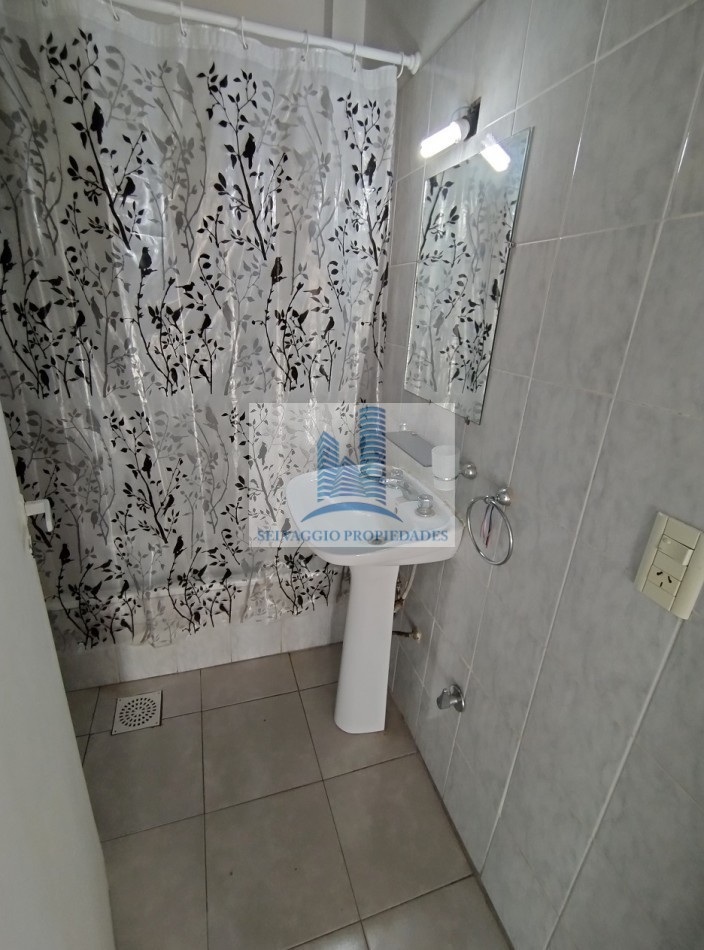 PH TIPO CASA DE 3 AMBIENTES EN PRIMER PISO AL FRENTE CON BALCON Y COCHERA CUBIERTA. 91M2. LLAVALLOL.