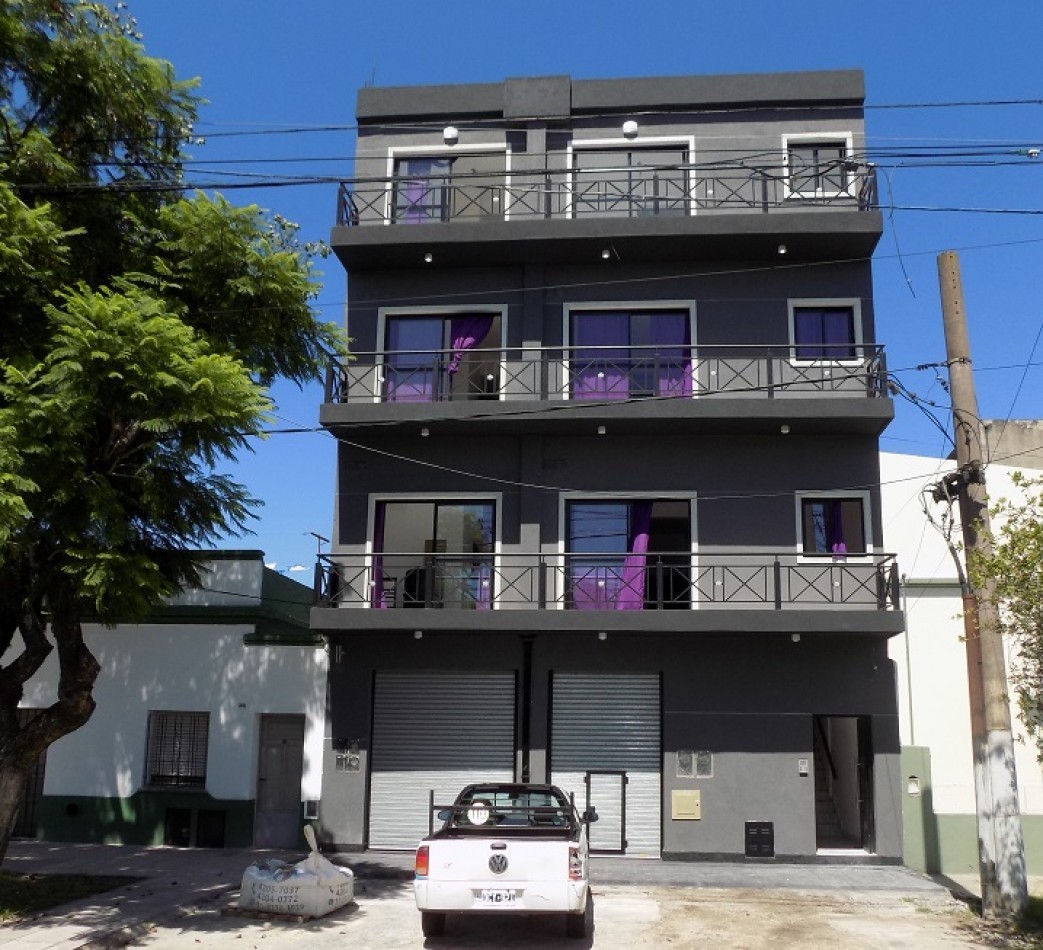 EXCELENTE DEPARTAMENTO MONOAMBIENTE DIVIDIDO EN 1° PISO AL FRENTE CON BALCON.