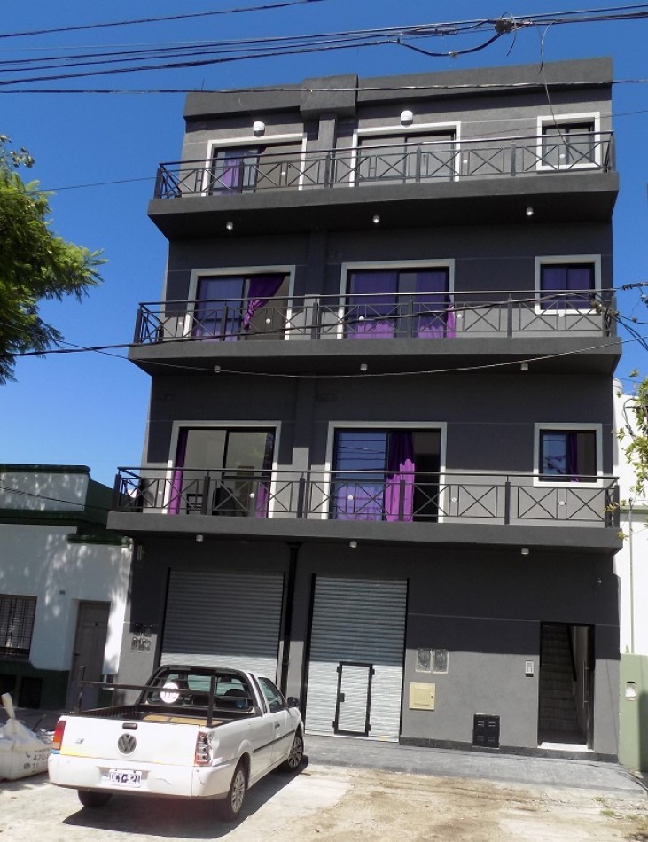 EXCELENTE DEPARTAMENTO MONOAMBIENTE DIVIDIDO EN 1° PISO AL FRENTE CON BALCON.
