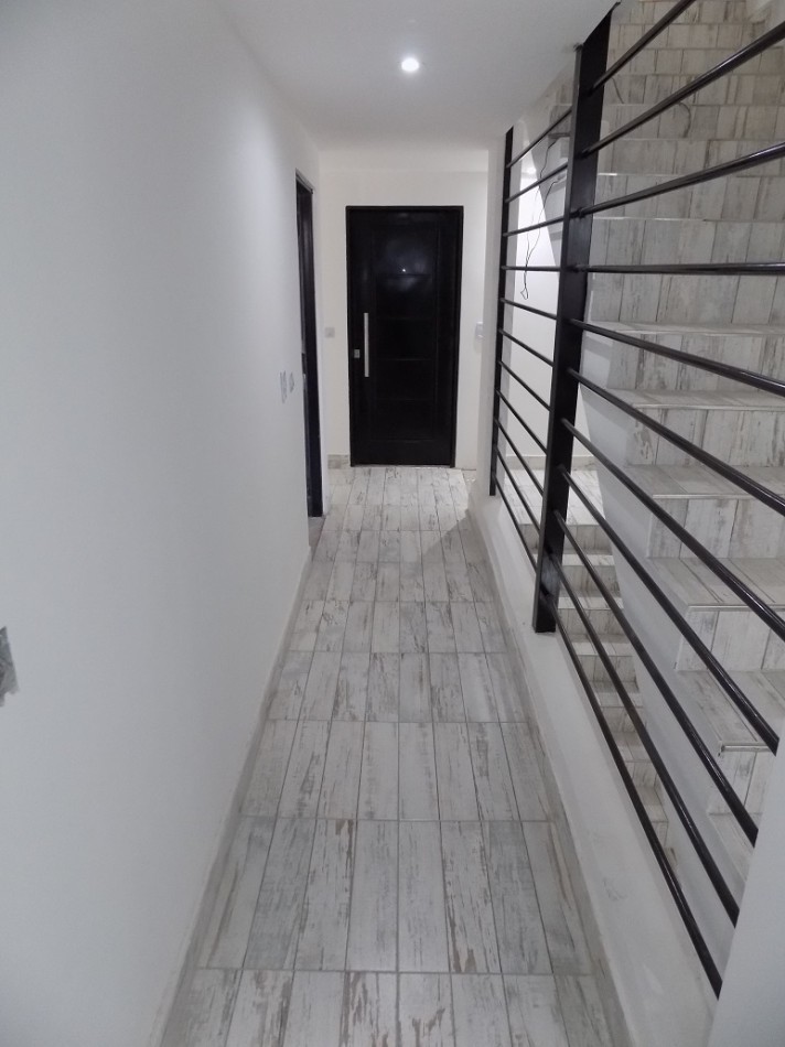 EXCELENTE DEPARTAMENTO MONOAMBIENTE DIVIDIDO EN 1° PISO AL FRENTE CON BALCON.