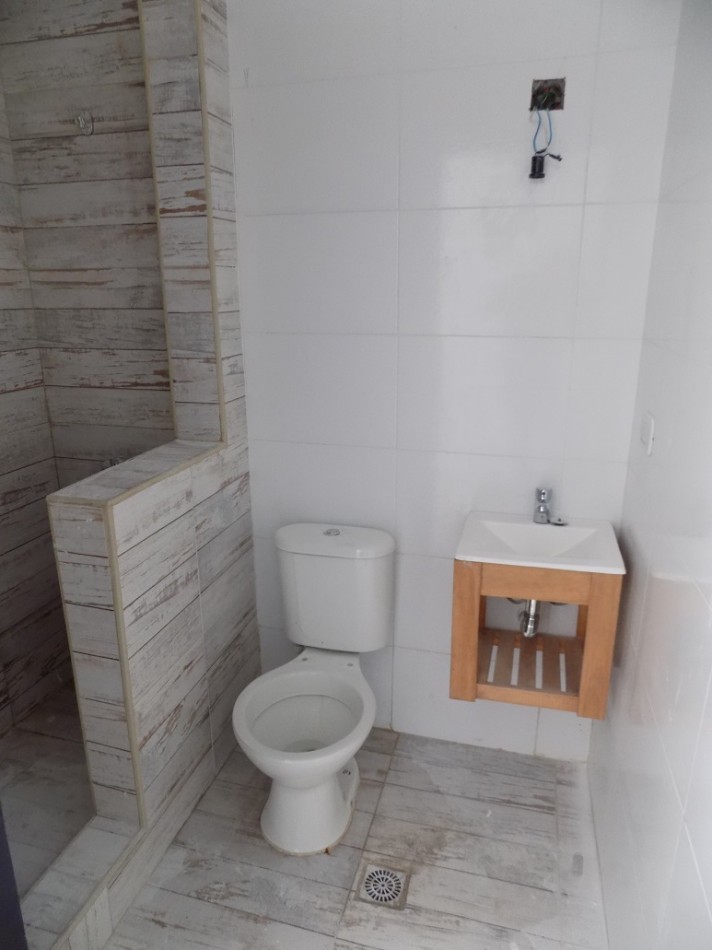 EXCELENTE DEPARTAMENTO MONOAMBIENTE DIVIDIDO EN 1° PISO AL FRENTE CON BALCON.