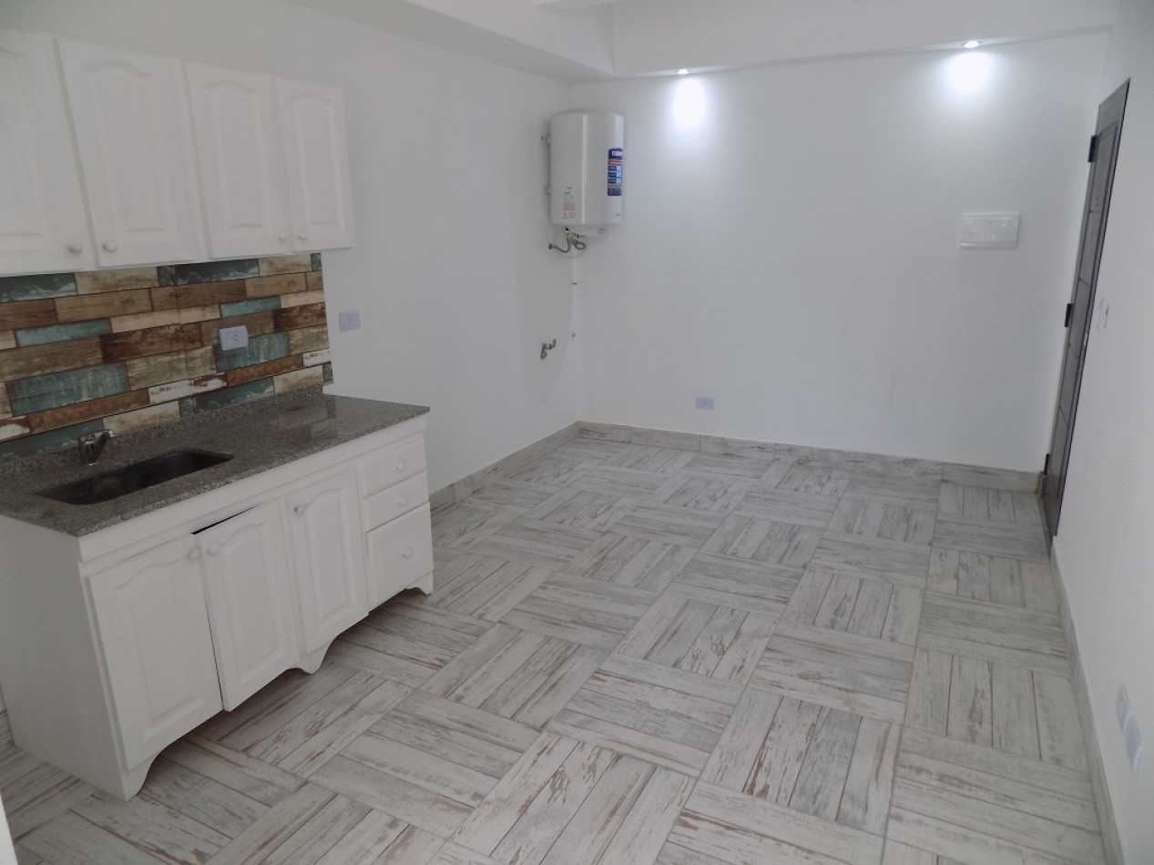EXCELENTE DEPARTAMENTO MONOAMBIENTE DIVIDIDO EN 1° PISO AL FRENTE CON BALCON.