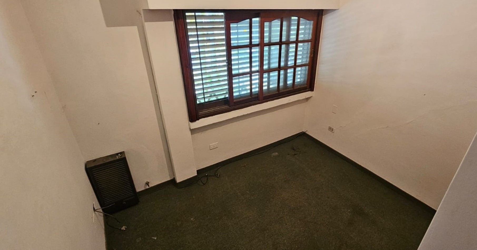 PH DE 4 AMBIENTES CON LOCAL COMERCIAL DE 80M2, SOBRE ESQUINA. 