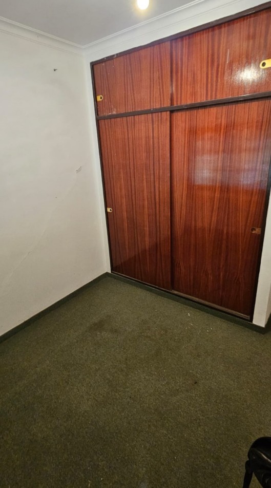 PH DE 4 AMBIENTES CON LOCAL COMERCIAL DE 80M2, SOBRE ESQUINA. 