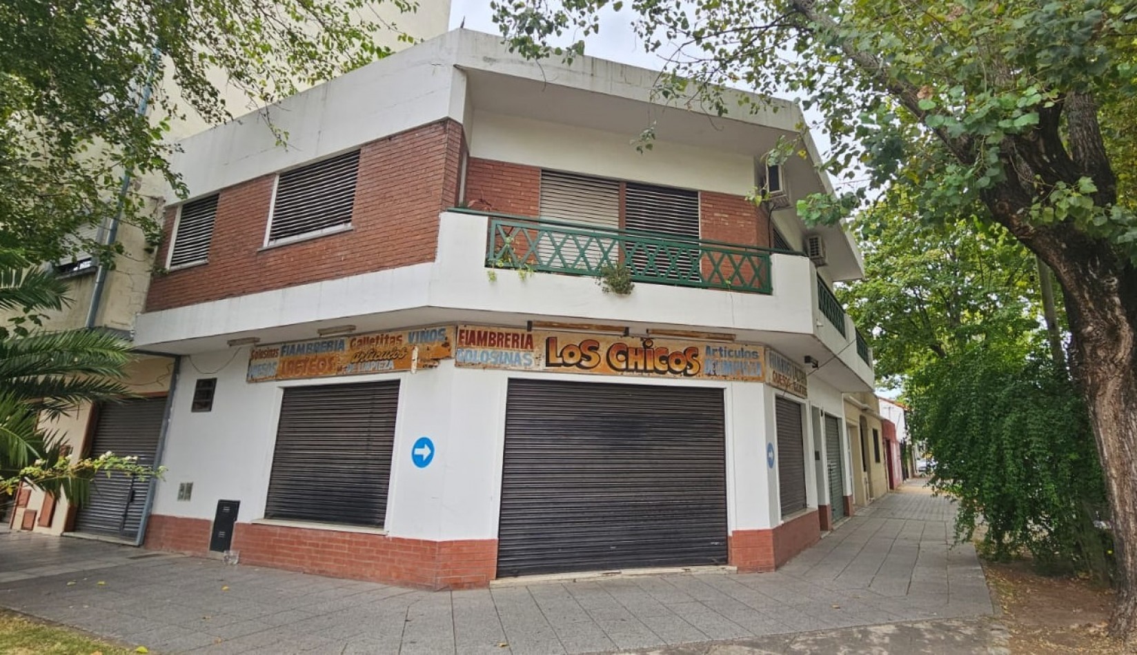 PH DE 4 AMBIENTES CON LOCAL COMERCIAL DE 80M2, SOBRE ESQUINA. 