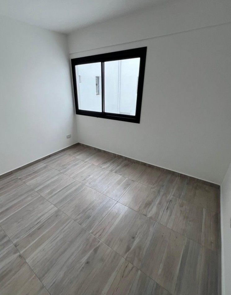 MONOAMBIENTE EN 1° PISO, DTO C, INTERNO 21M2.