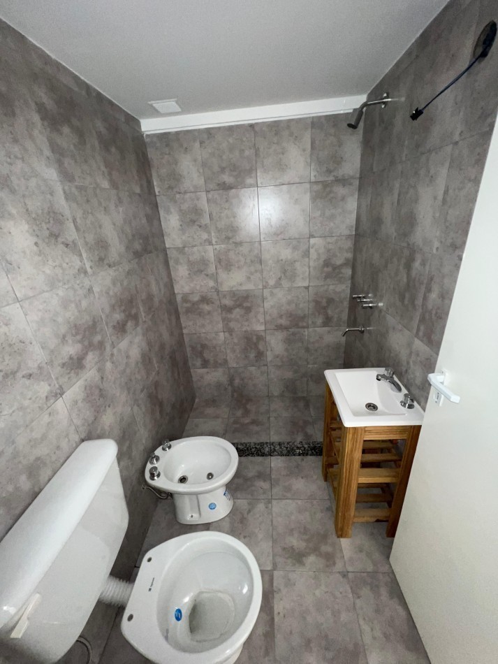 MONOAMBIENTE EN 1° PISO, DTO C, INTERNO 21M2.