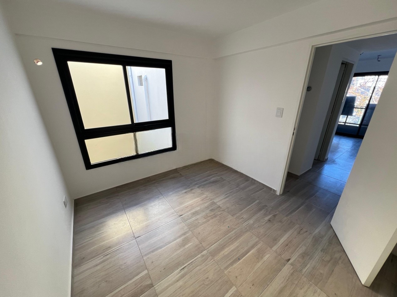 MONOAMBIENTE EN PLANTA BAJA , CONTRAFRENTE, CON PATIO, 48M2.