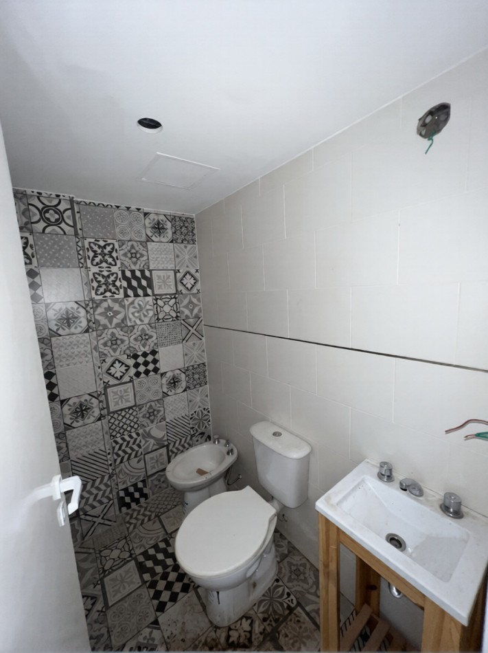 MONOAMBIENTE A ESTRENAR, EN 2° PISO, DTO B, AL FRENTE, 21M2.
