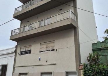 MONOAMBIENTE DIVIDIDO EN TERCER PISO AL FRENTE, CON BALCON.