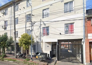 DUPLEX DE 3 AMBIENTES, EN 2° PISO AL FRENTE.