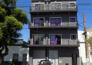 EXCELENTE DEPARTAMENTO MONOAMBIENTE DIVIDIDO EN 1° PISO AL FRENTE CON BALCON.
